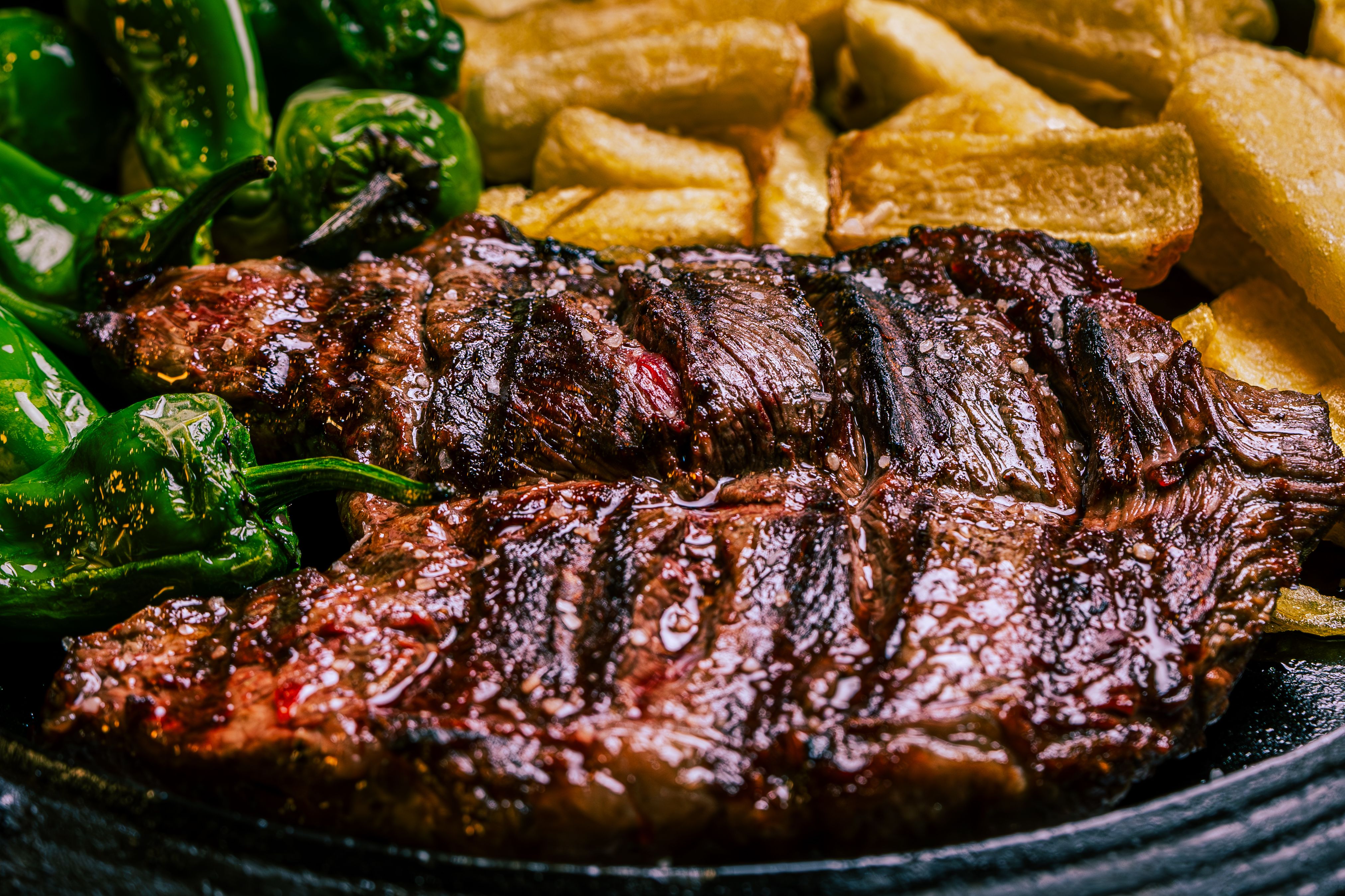 Hovězí steak na ohni